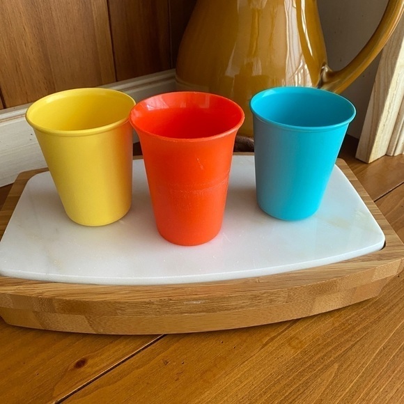 Vintage Lot of 3 Colorful Plastic Children Cups 90’s Red, Yellow and Blue - Picture 1 of 16